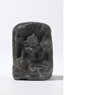 Sitzende Lakshmi, von Elefanten bespritzt, Relief