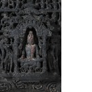 Oberteil eines Zierrahmens um eine Surya-Figur